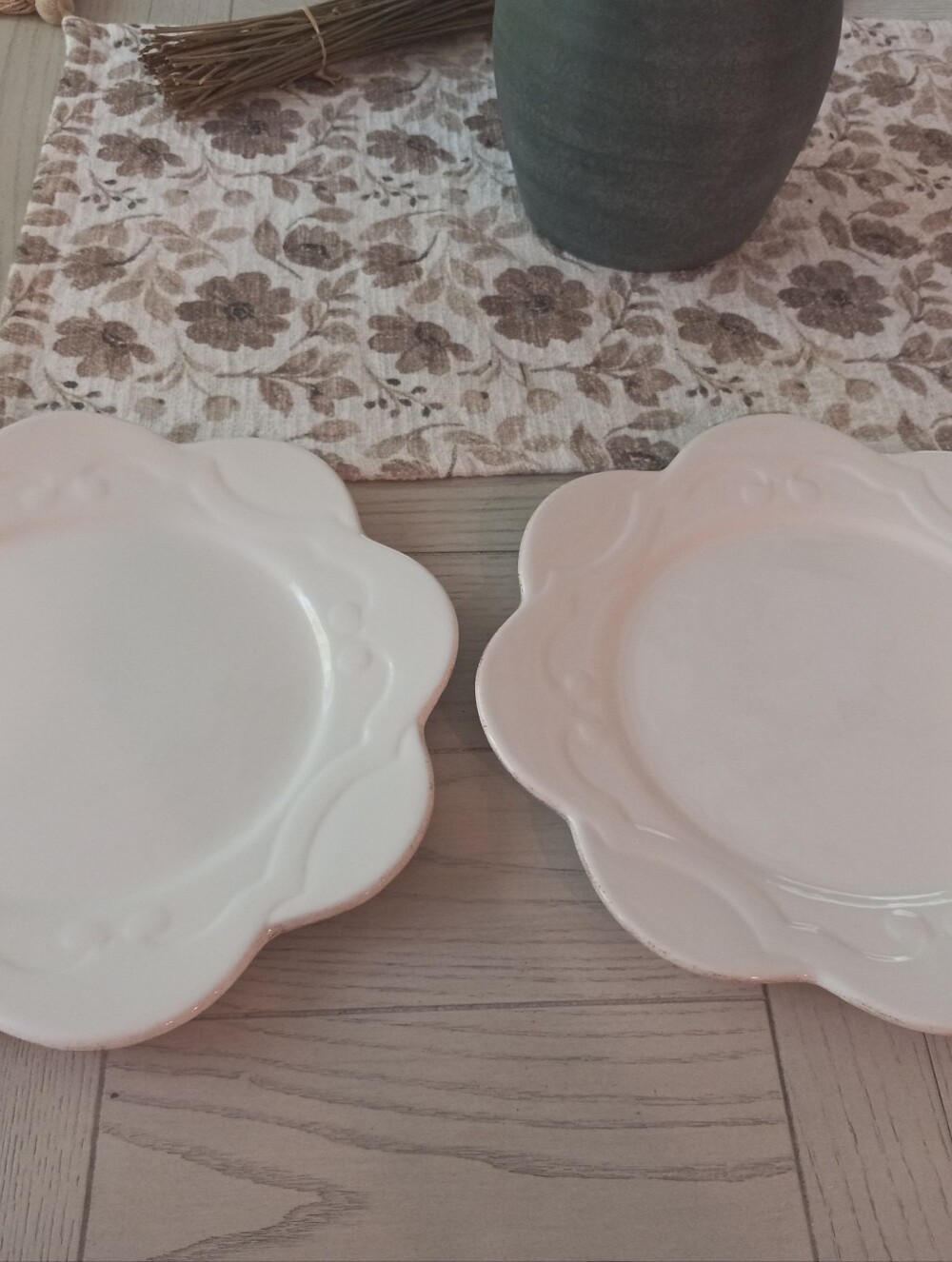 Elegant Scalloped Ceramic Dinner Plates By LE GRANDE BUFFET SALATIER  (Set of 2)